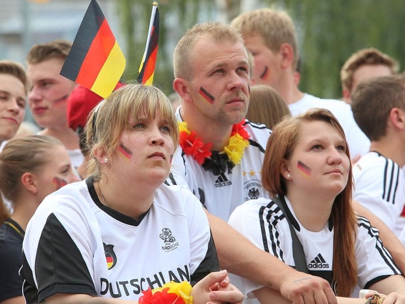 So jubelten und zitterten die Fans beiM Public Viewing in der Essener Bar Celona an der Westfalenstraße.