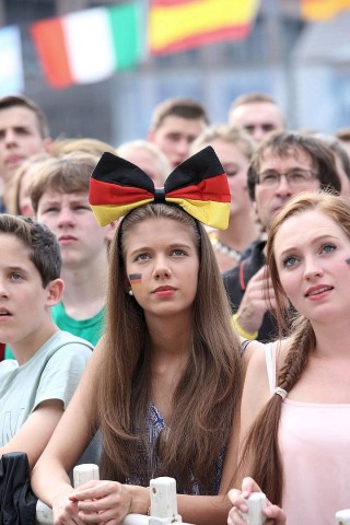 So jubelten und zitterten die Fans beiM Public Viewing in der Essener Bar Celona an der Westfalenstraße.