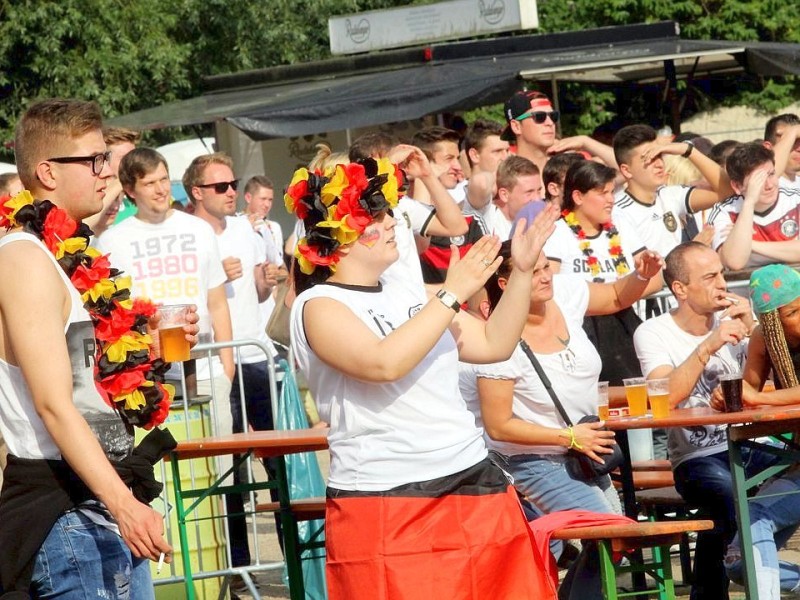 Public Viewing am Delta Musik Park in Hamborn.