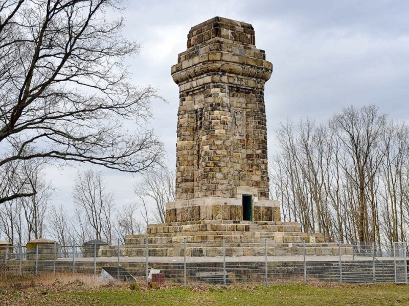 Der Bismarckturm auf dem Goldberg in Hagen wurde 1901 vom Architekten Wilhelm Kreis gebaut. Kreis entwarf in seinem Leben insgesamt 47 Bismarcktürme. Was steckt dahinter? Antworten am Sonntag.