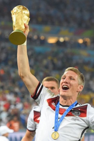 Weltmeister, Kapitän der deutschen Nationalmannschaft und jetzt womöglich noch eine neue Freundin? Für Bastian Schweinsteiger scheint es derzeit rund zu laufen.