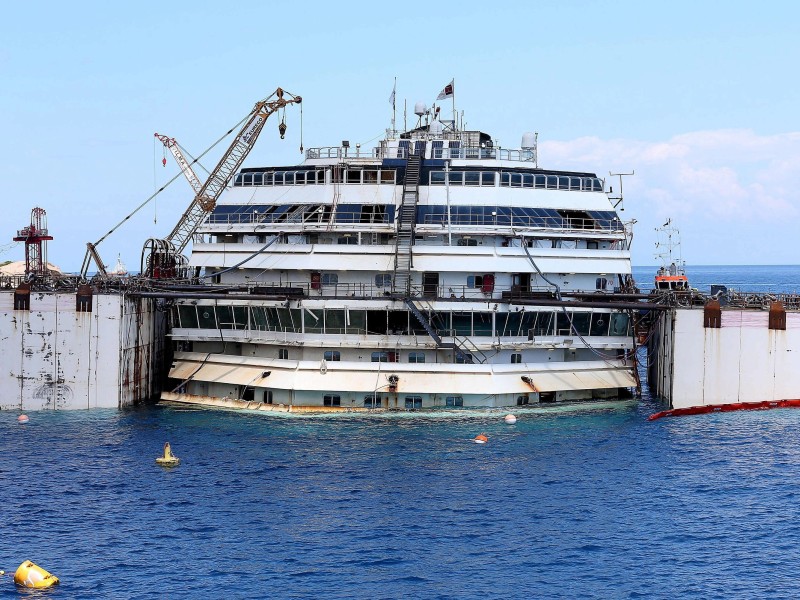 ... Februar 2014 forderte die Costa Concordia ein weiteres Opfer: Ein Taucher starb bei Bergungsarbeiten. Im ...