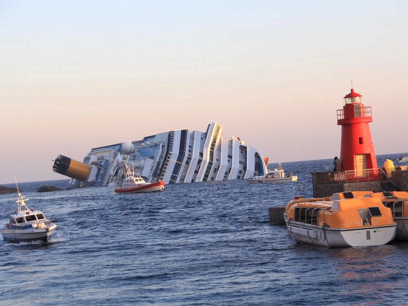 ... soll er den Kreuzfahrtriesen zu nah an die Klippen der italienischen ...