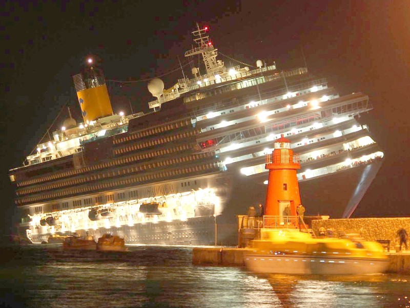 Am 13. Januar 2012 kenterte das Keuzfahrtschiff Costa Concordia vor der italienischen Mittelmeerinsel Giglio, nachdem es um 21:45 Uhr auf einen Felsen prallte. Rund ...