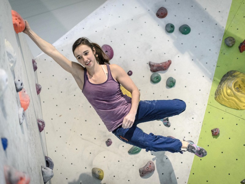 In München sicherte sich Juliane Wurm 2014 den Weltmeister-Titel im Bouldern. Beim Klettern ohen Seile und in geringerer Höhe löste sie die Route als schnellste. Neben dem Sport studiert sie in Witten.