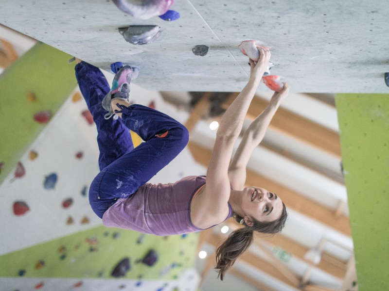 In München sicherte sich Juliane Wurm 2014 den Weltmeister-Titel im Bouldern. Beim Klettern ohen Seile und in geringerer Höhe löste sie die Route als schnellste. Neben dem Sport studiert sie in Witten.