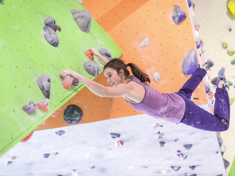 In München sicherte sich Juliane Wurm 2014 den Weltmeister-Titel im Bouldern. Beim Klettern ohen Seile und in geringerer Höhe löste sie die Route als schnellste. Neben dem Sport studiert sie in Witten.