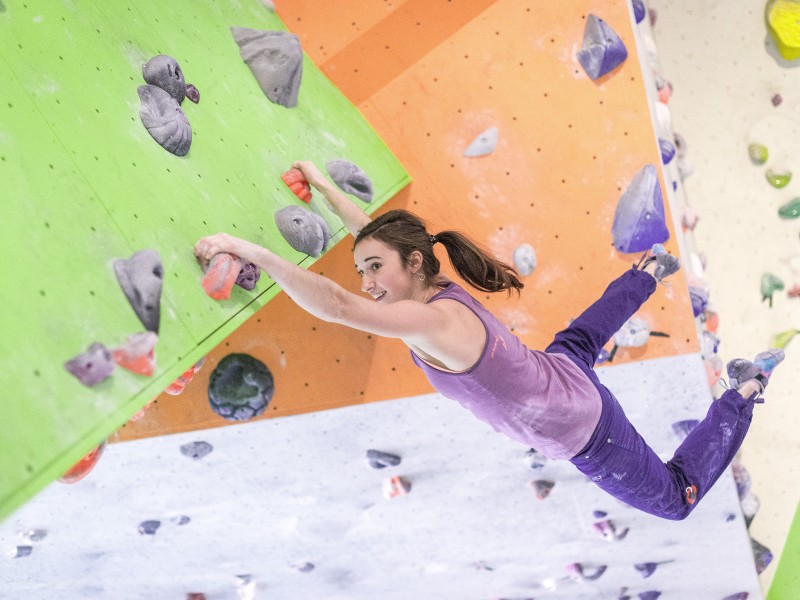 In München sicherte sich Juliane Wurm 2014 den Weltmeister-Titel im Bouldern. Beim Klettern ohen Seile und in geringerer Höhe löste sie die Route als schnellste. Neben dem Sport studiert sie in Witten.