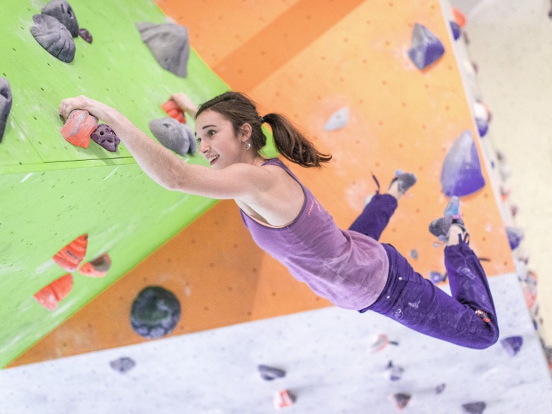 In München sicherte sich Juliane Wurm 2014 den Weltmeister-Titel im Bouldern. Beim Klettern ohen Seile und in geringerer Höhe löste sie die Route als schnellste. Neben dem Sport studiert sie in Witten.