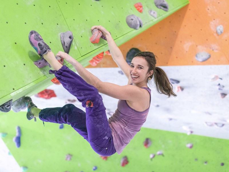 In München sicherte sich Juliane Wurm 2014 den Weltmeister-Titel im Bouldern. Beim Klettern ohen Seile und in geringerer Höhe löste sie die Route als schnellste. Neben dem Sport studiert sie in Witten.