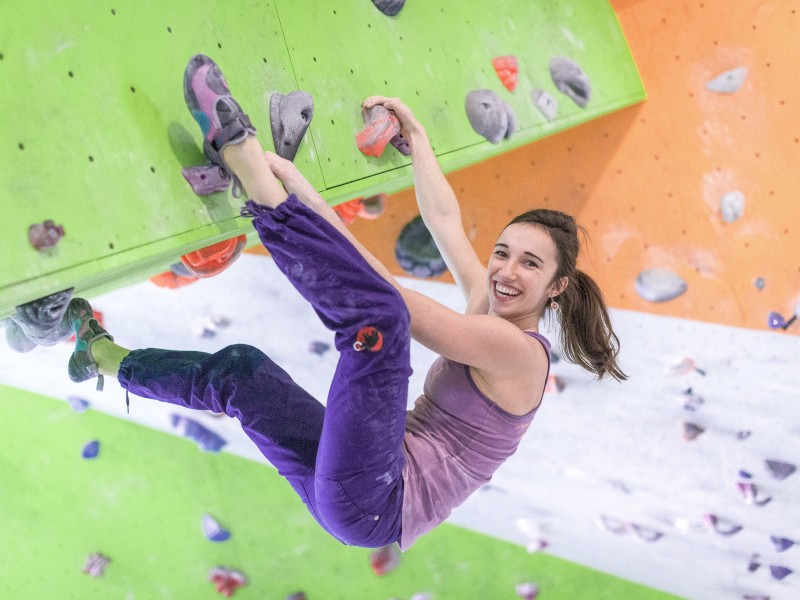 In München sicherte sich Juliane Wurm 2014 den Weltmeister-Titel im Bouldern. Beim Klettern ohen Seile und in geringerer Höhe löste sie die Route als schnellste. Neben dem Sport studiert sie in Witten.