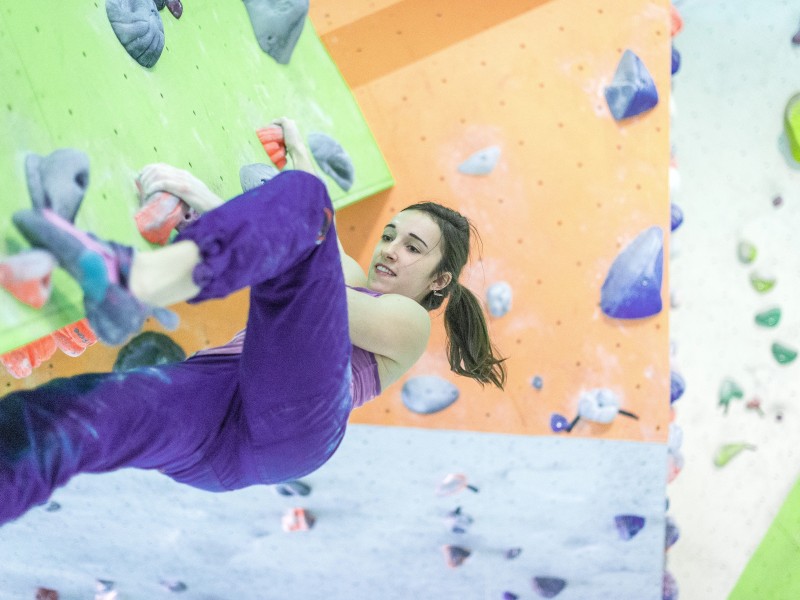 In München sicherte sich Juliane Wurm 2014 den Weltmeister-Titel im Bouldern. Beim Klettern ohen Seile und in geringerer Höhe löste sie die Route als schnellste. Neben dem Sport studiert sie in Witten.