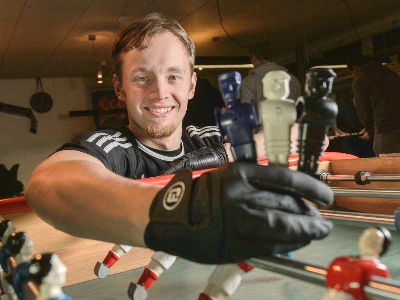 Der Bochumer Stephan Wolf sicherte sich 2014 in der Kategorie Neulinge-Einzel den WM-Titel im Tischtfußball. Er trainier im Verein TfV Bochm - mit Hobbykickern hat das nichts zu tun.