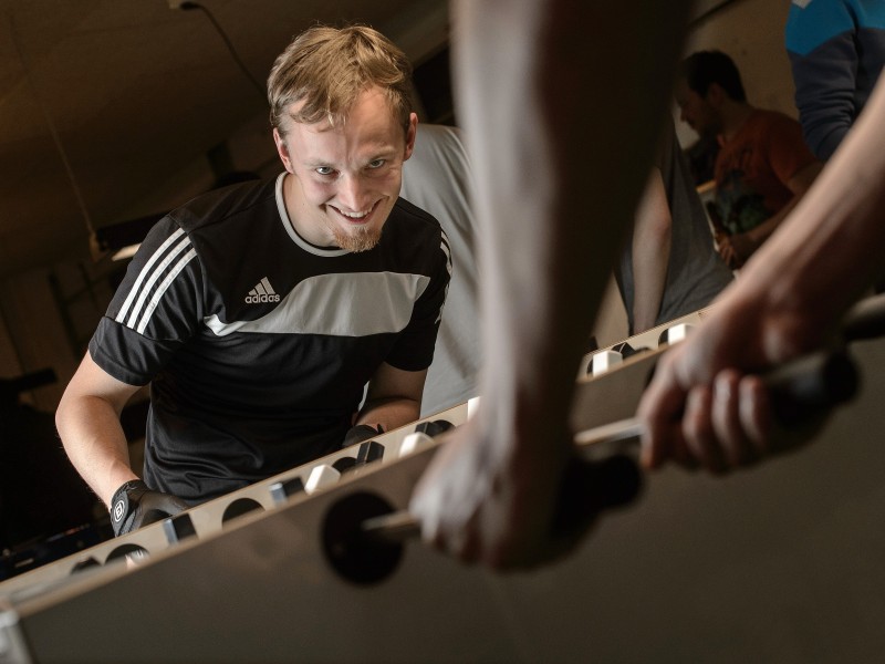 Der Bochumer Stephan Wolf sicherte sich 2014 in der Kategorie Neulinge-Einzel den WM-Titel im Tischtfußball. Er trainier im Verein TfV Bochm - mit Hobbykickern hat das nichts zu tun.