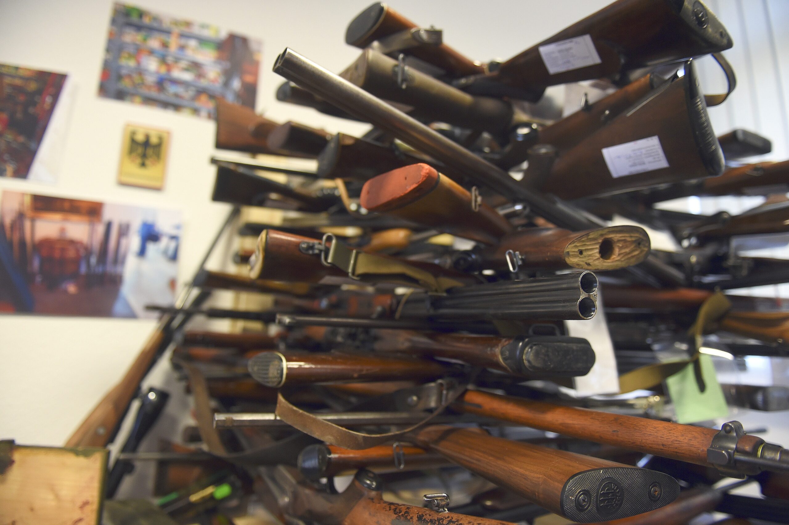 Waffen, Drogen, Zigaretten haben die Zollfahnder aus dem Verkehr gezogen.