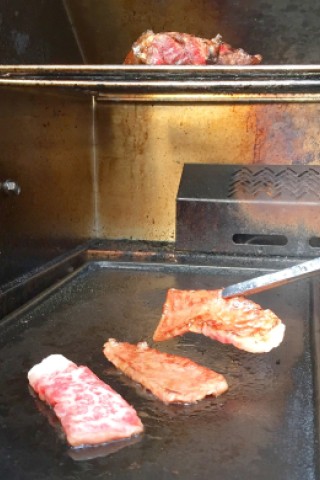 Kobe-Rind sieht anders aus als herkömmliches Rindfleisch.