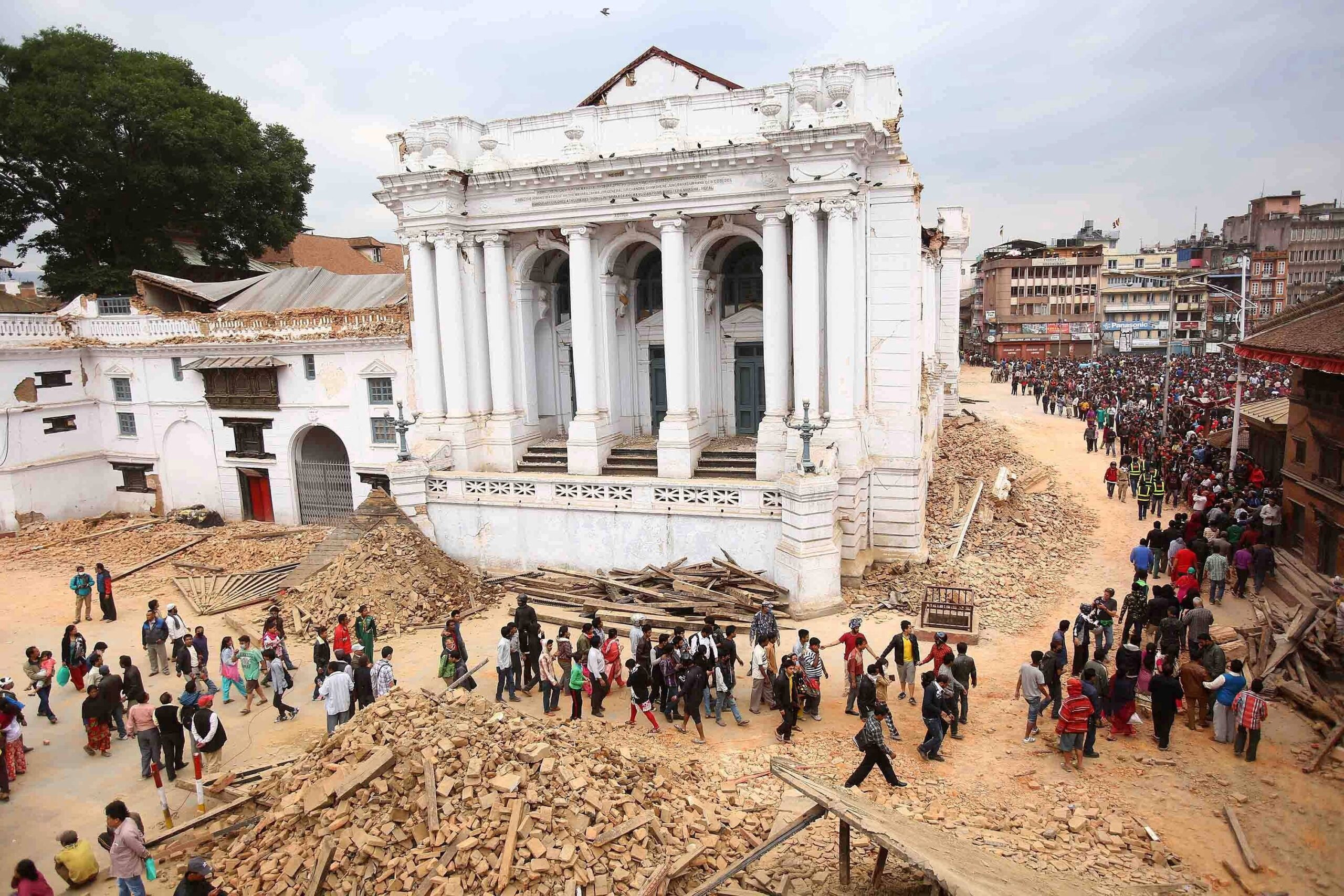 Das schwere Erdbeben im Himalaya hat zahlreiche Häuser in Nepal einstürzen lassen.