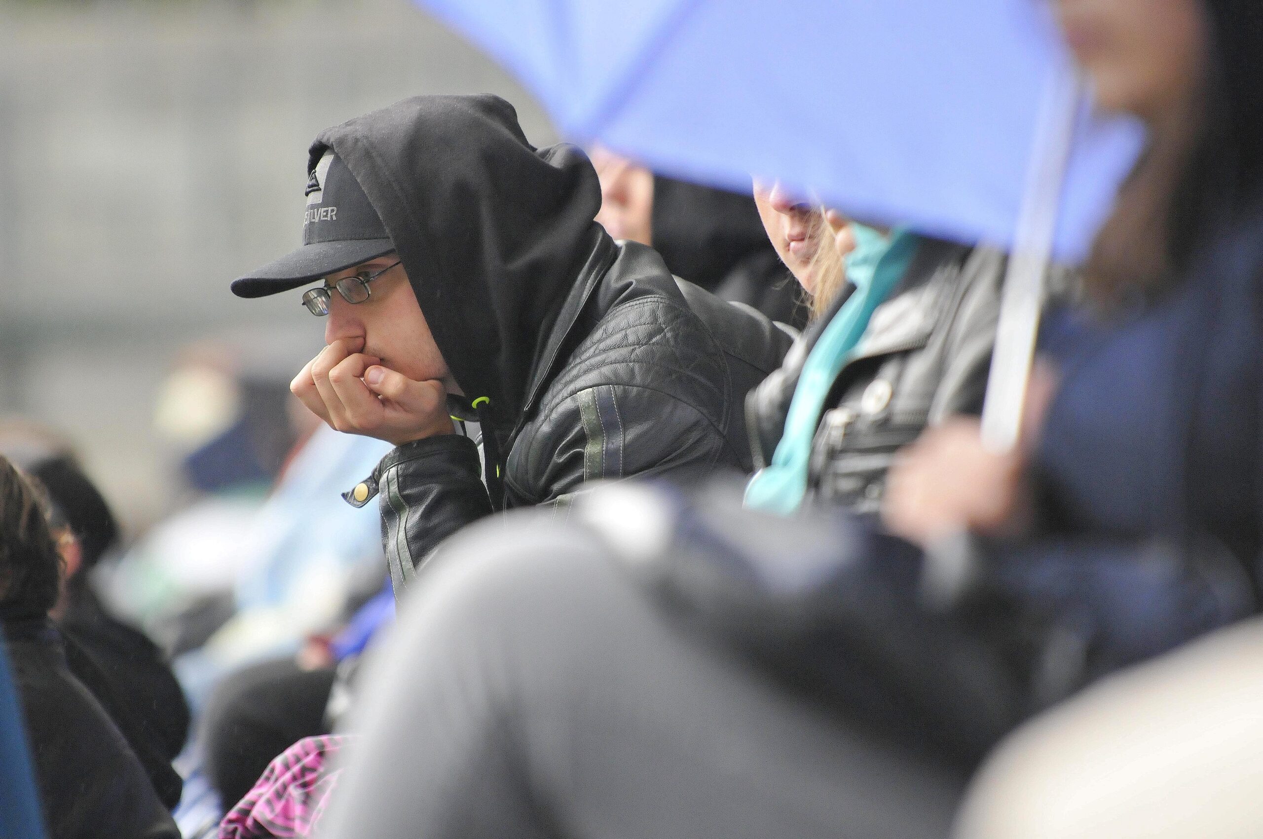 Besucher der Gedenkfeier für die Opfer der Loveparade in der MSV-Arena in Duisburg. Foto: Kai Kitschenberg/WAZFotoPool