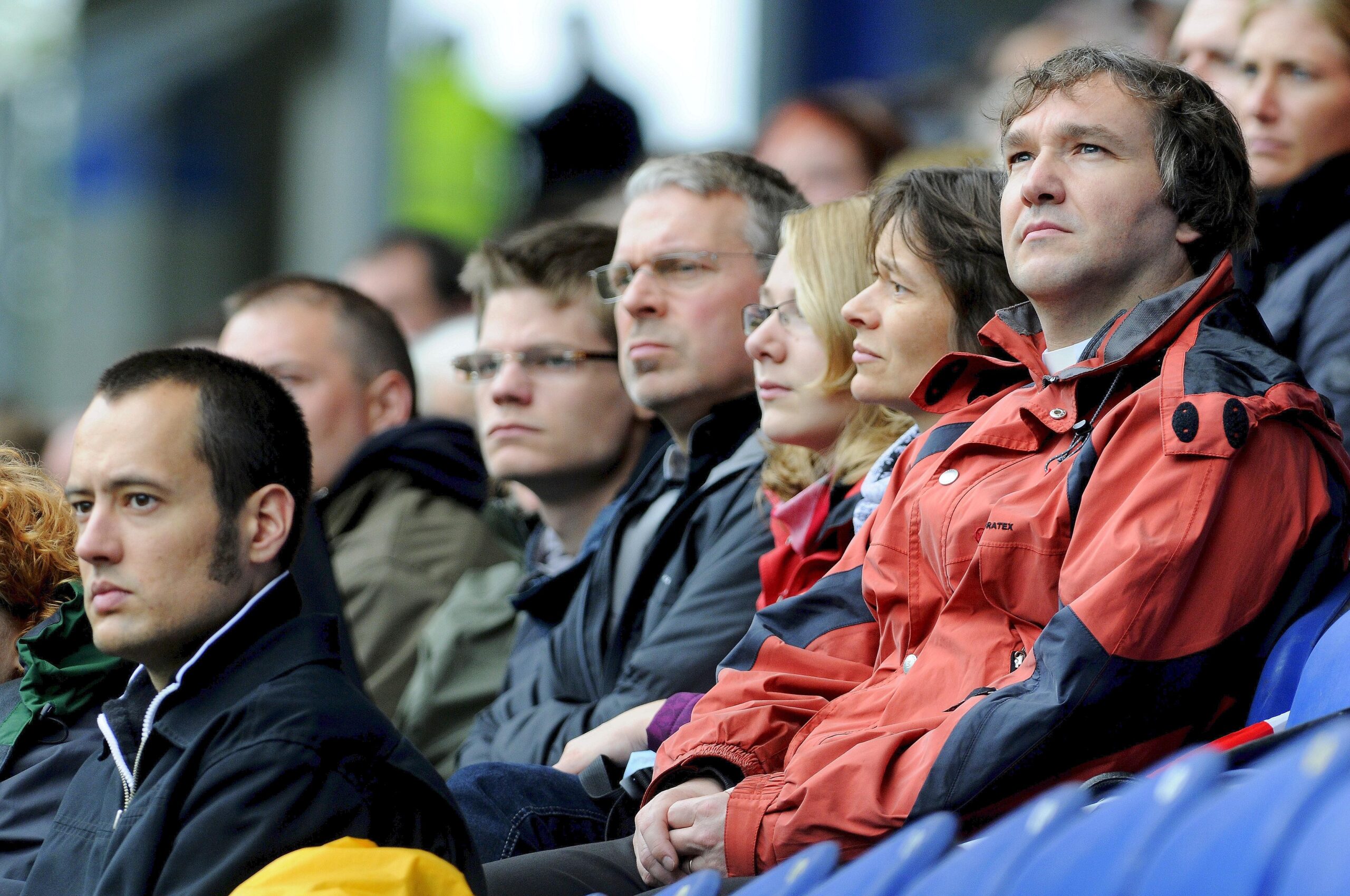 Etwa 7000 Menschen besuchten die Gedenkfeier im Stadion des MSV Duisburg am Jahrestag der Katastrophe. Foto: Stephan Eickershoff / WAZ FotoPool