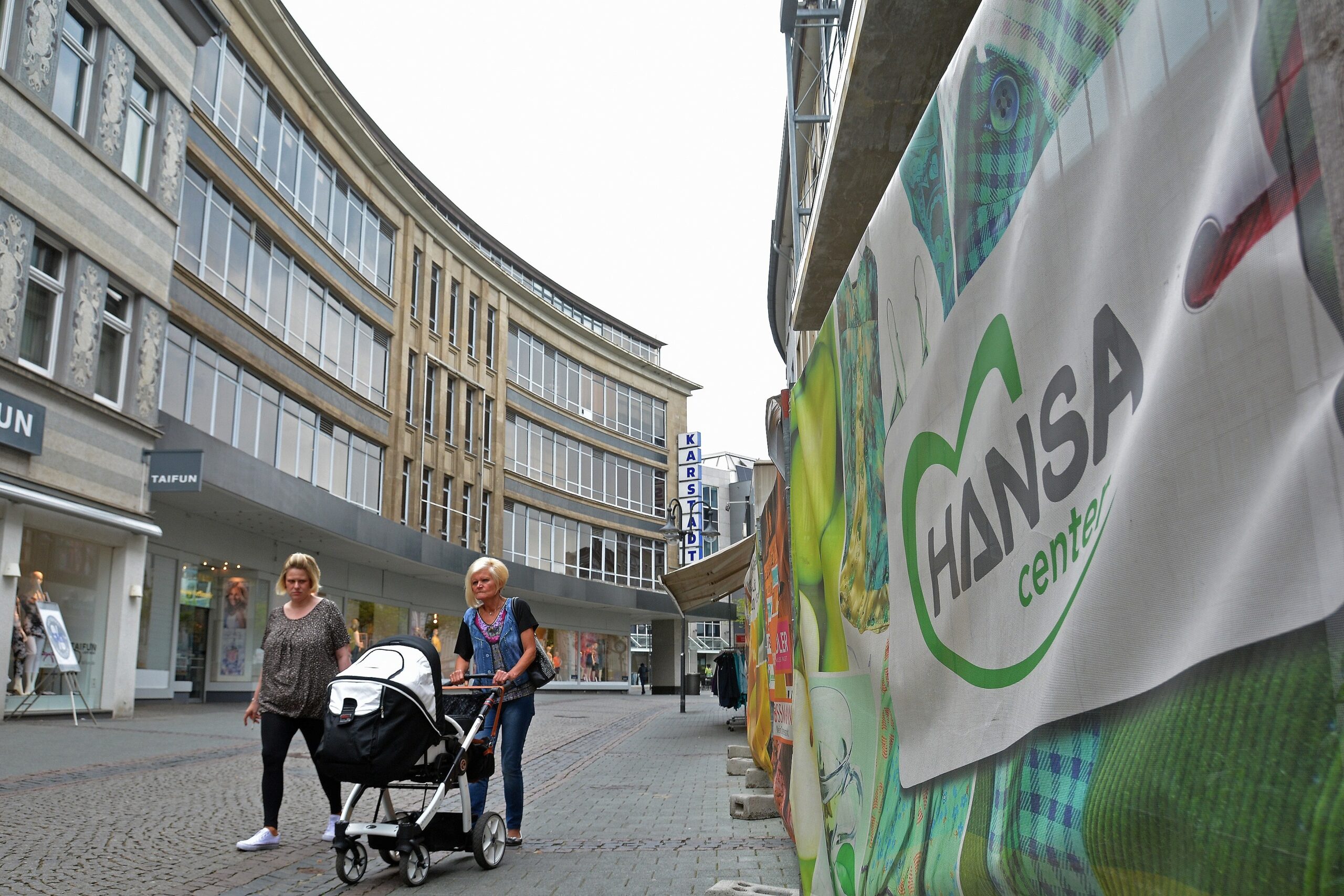 Ein aktueller Blick auf Karstadt in Bottrop.