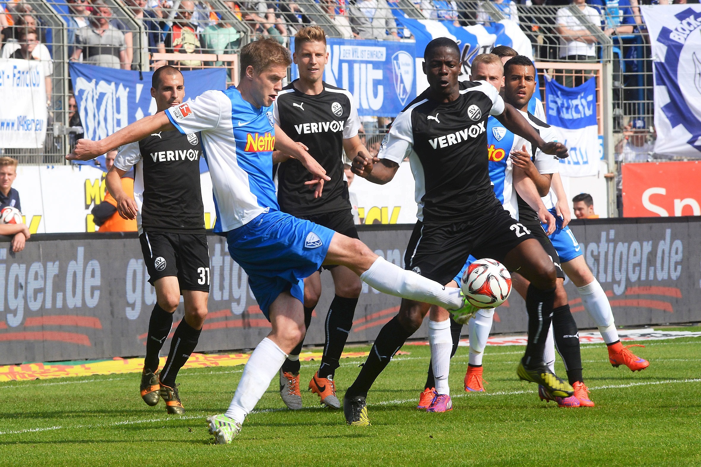 34. Spieltag der 2. Fußball-Bundesliga: Der Saisonausklang beim VfL Bochum inklusve Nullnummer gegen Sandhausen. Die Bilder von der Castroper Straße.