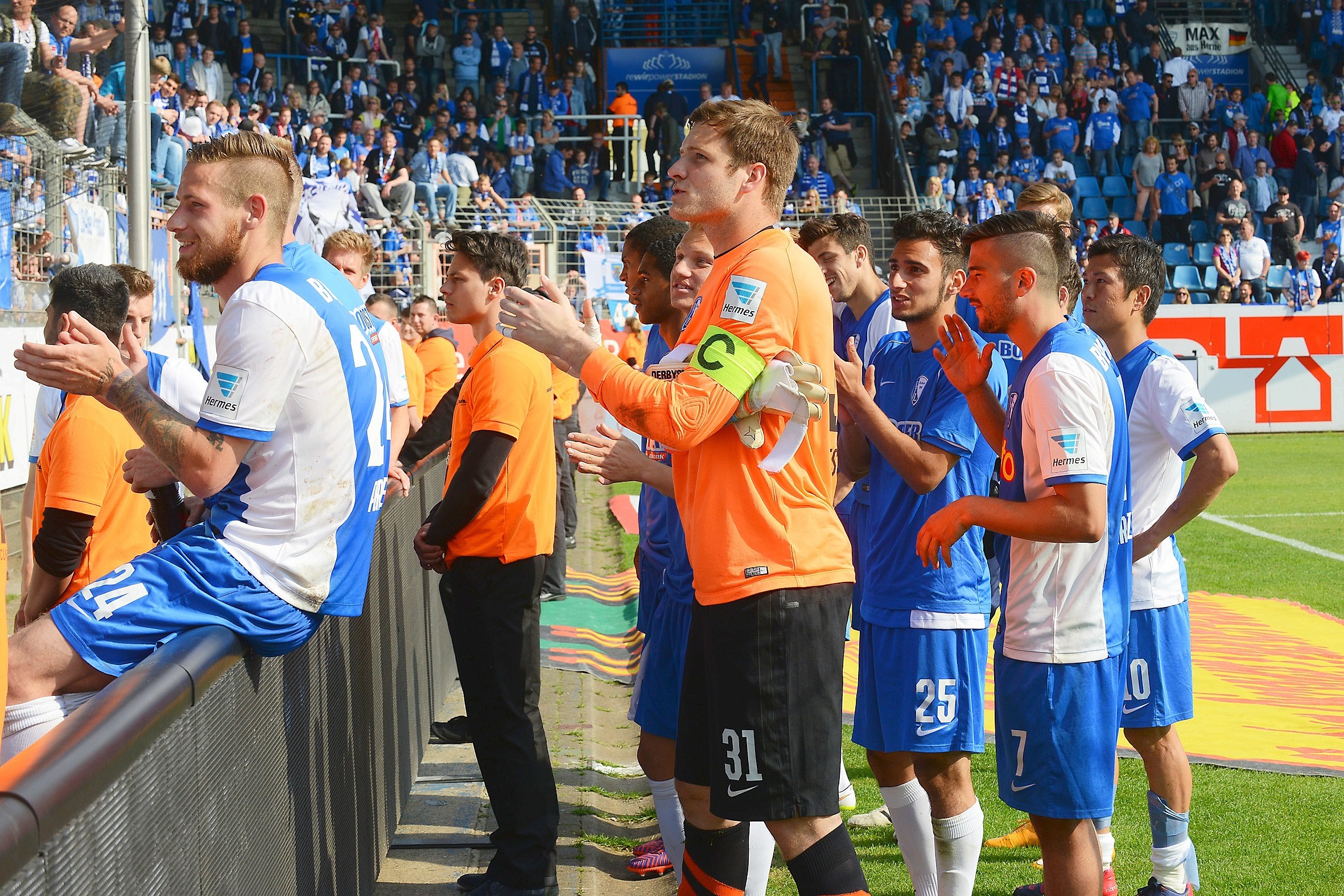 34. Spieltag der 2. Fußball-Bundesliga: Der Saisonausklang beim VfL Bochum inklusve Nullnummer gegen Sandhausen. Die Bilder von der Castroper Straße.