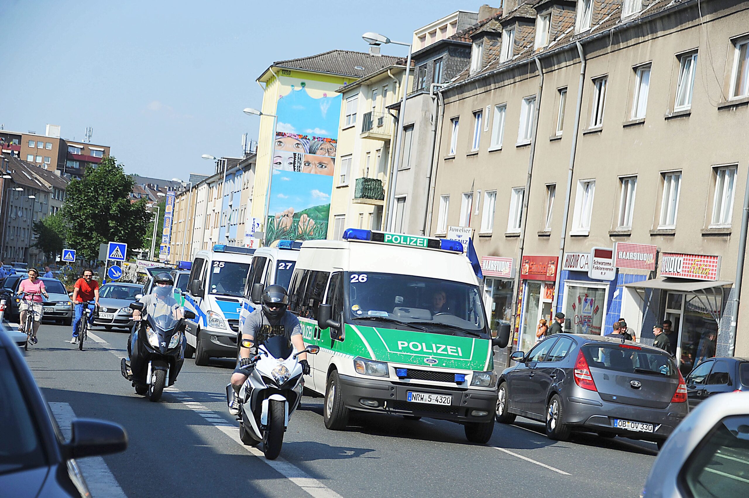 Großeinsatz der Polizei gegen Rocker in Eppinghofen. Foto: Oliver Müller