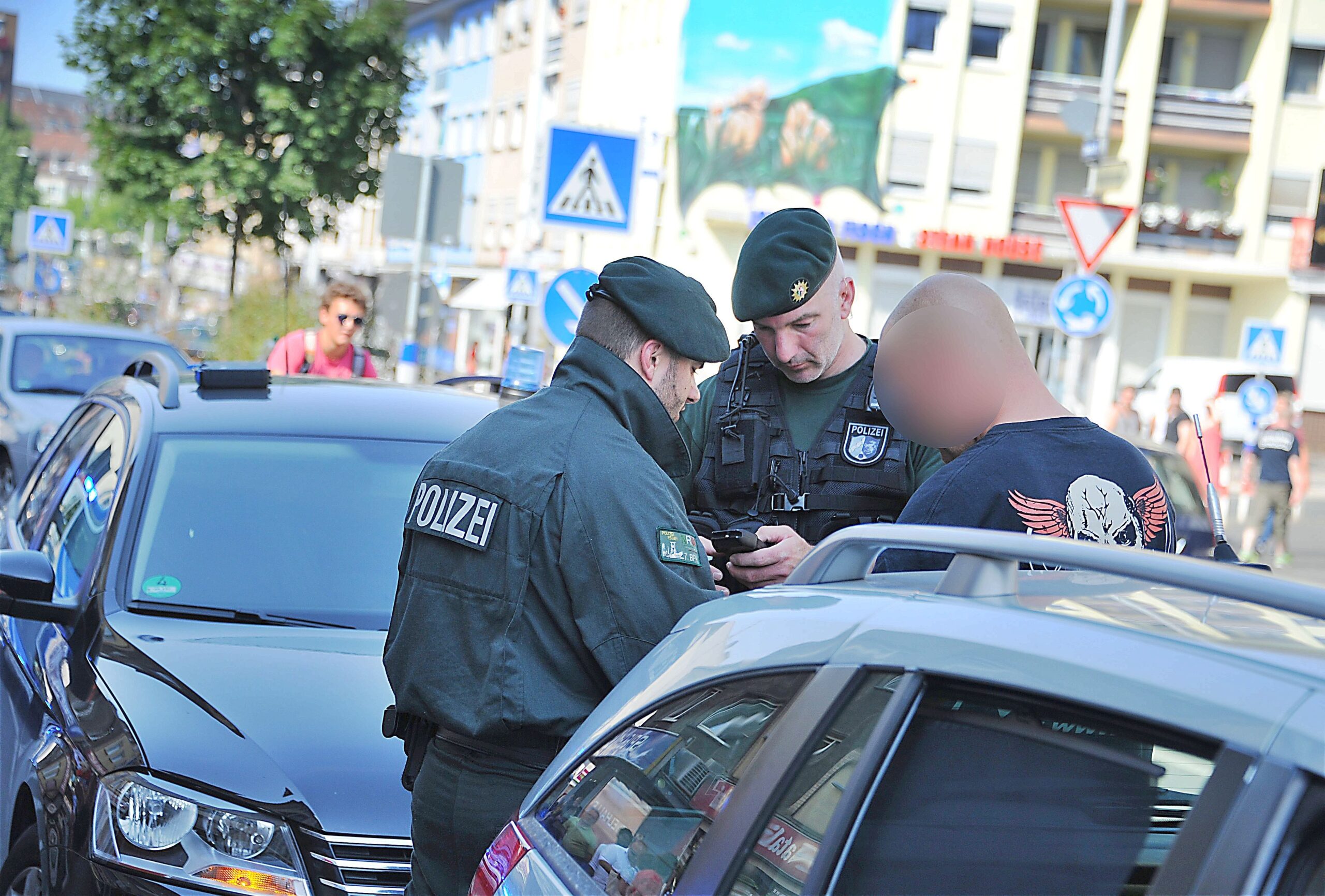 Großeinsatz der Polizei gegen Rocker in Eppinghofen. Foto: Oliver Müller