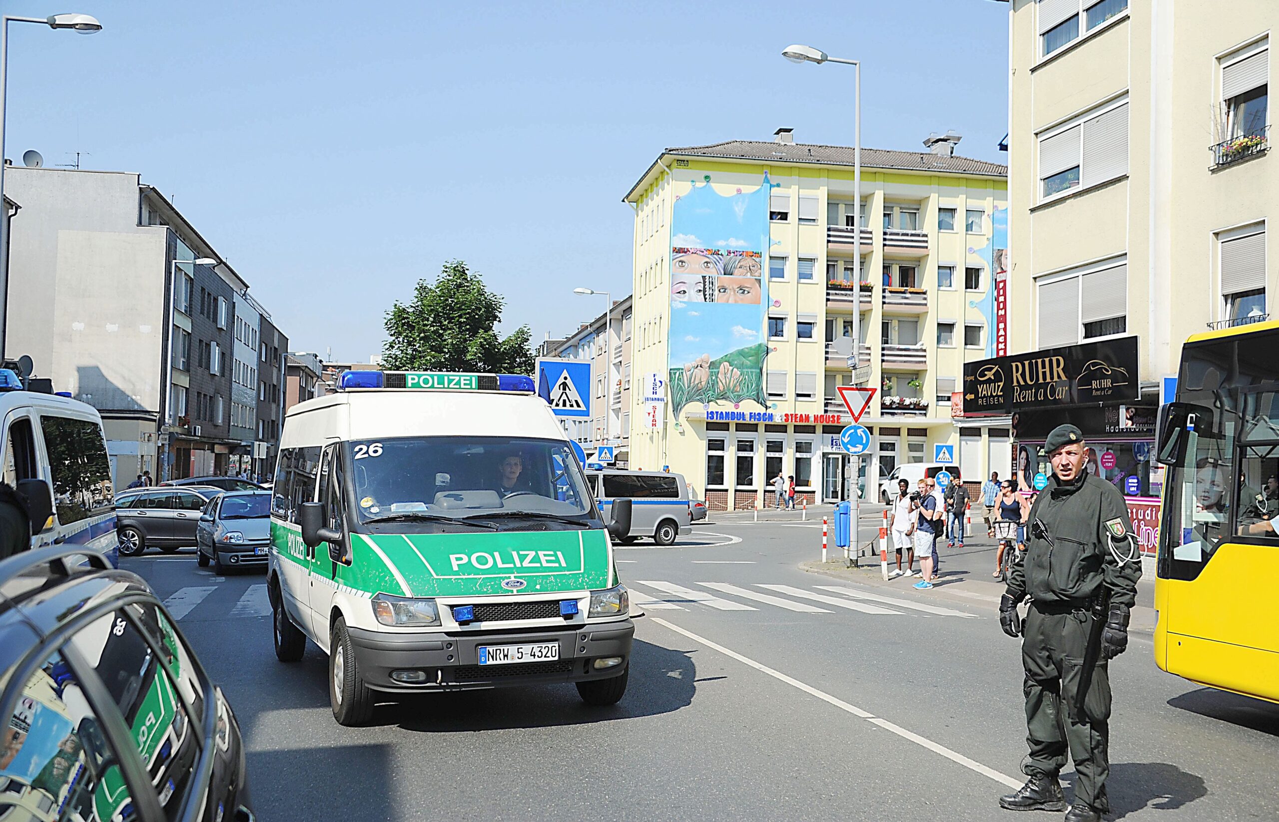 Großeinsatz der Polizei gegen Rocker in Eppinghofen. Foto: Oliver Müller