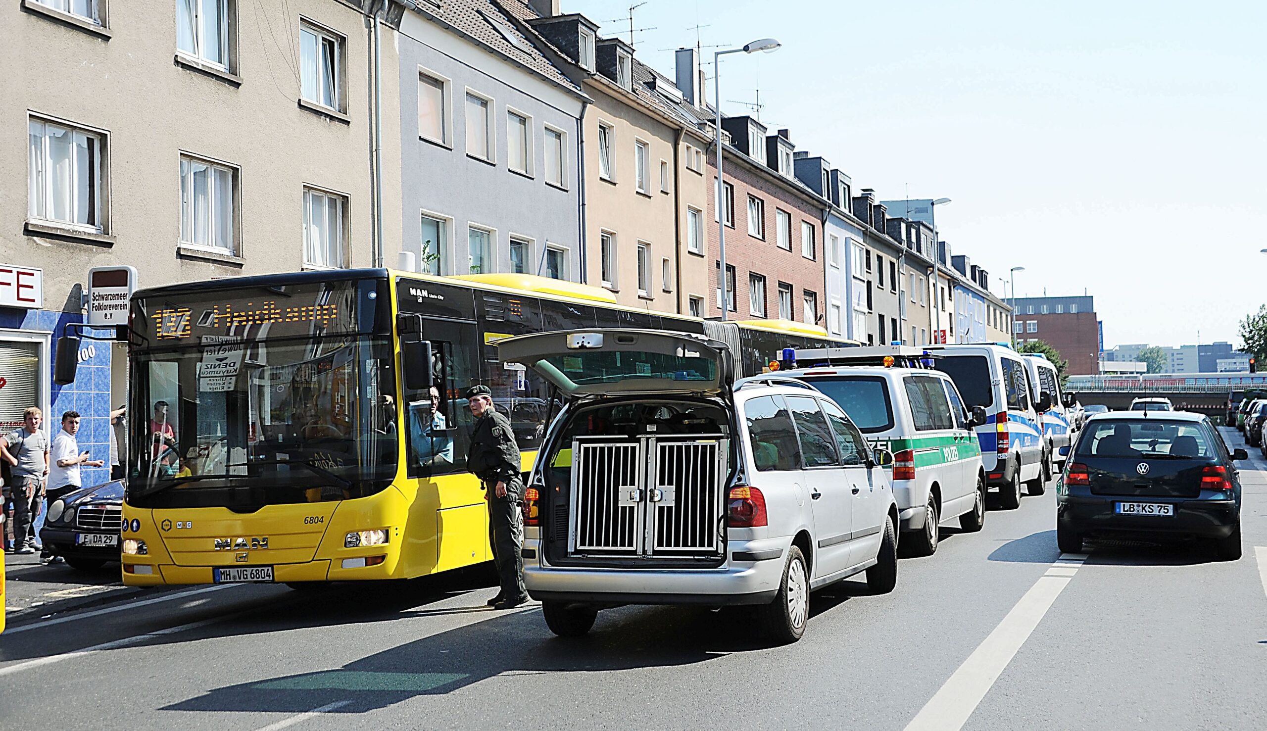 Großeinsatz der Polizei gegen Rocker in Eppinghofen. Foto: Oliver Müller