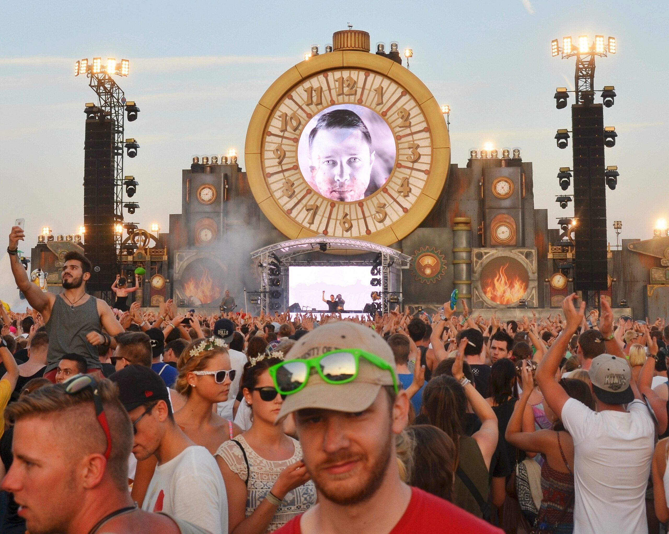 Ausgelassene Stimmung herrschte am ersten Tag des Festivals Parookaville in Weeze.