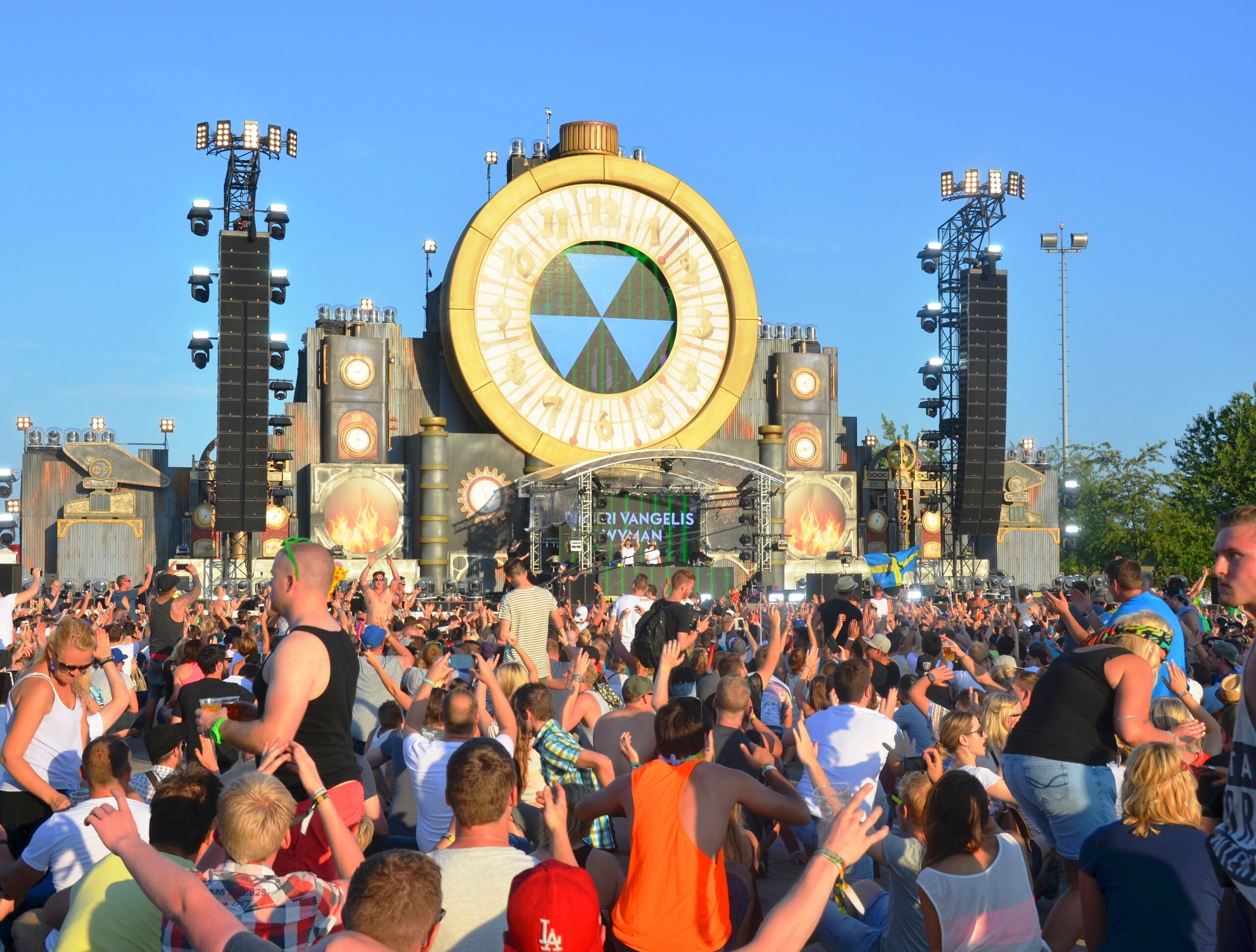 Ausgelassene Stimmung herrschte am ersten Tag des Festivals Parookaville in Weeze.