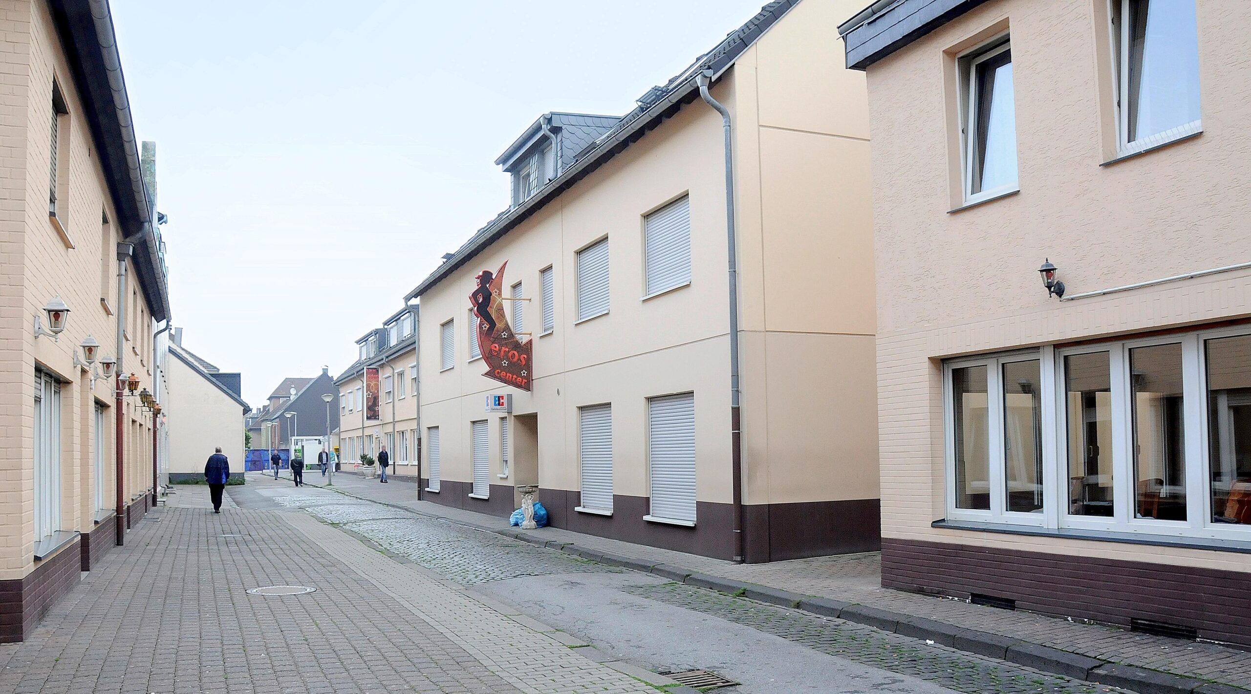 Die Betreiber eines Bordells an der Flasshofstraße in Oberhausen laden  zu einer Besichtigung ein.Foto: Gerd Wallhorn/WAZ FotoPool