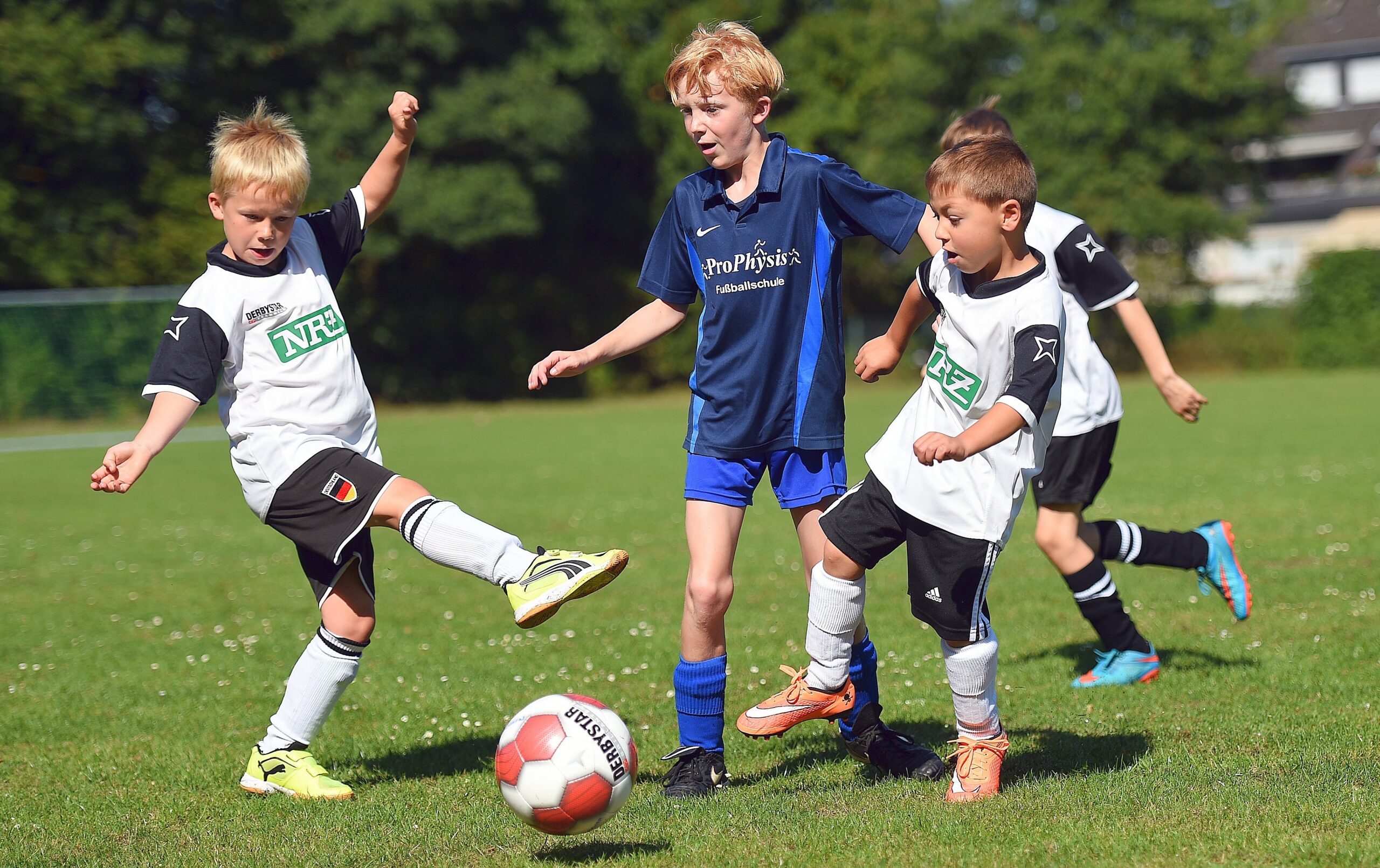 NRZ Ferienfußballcamp.