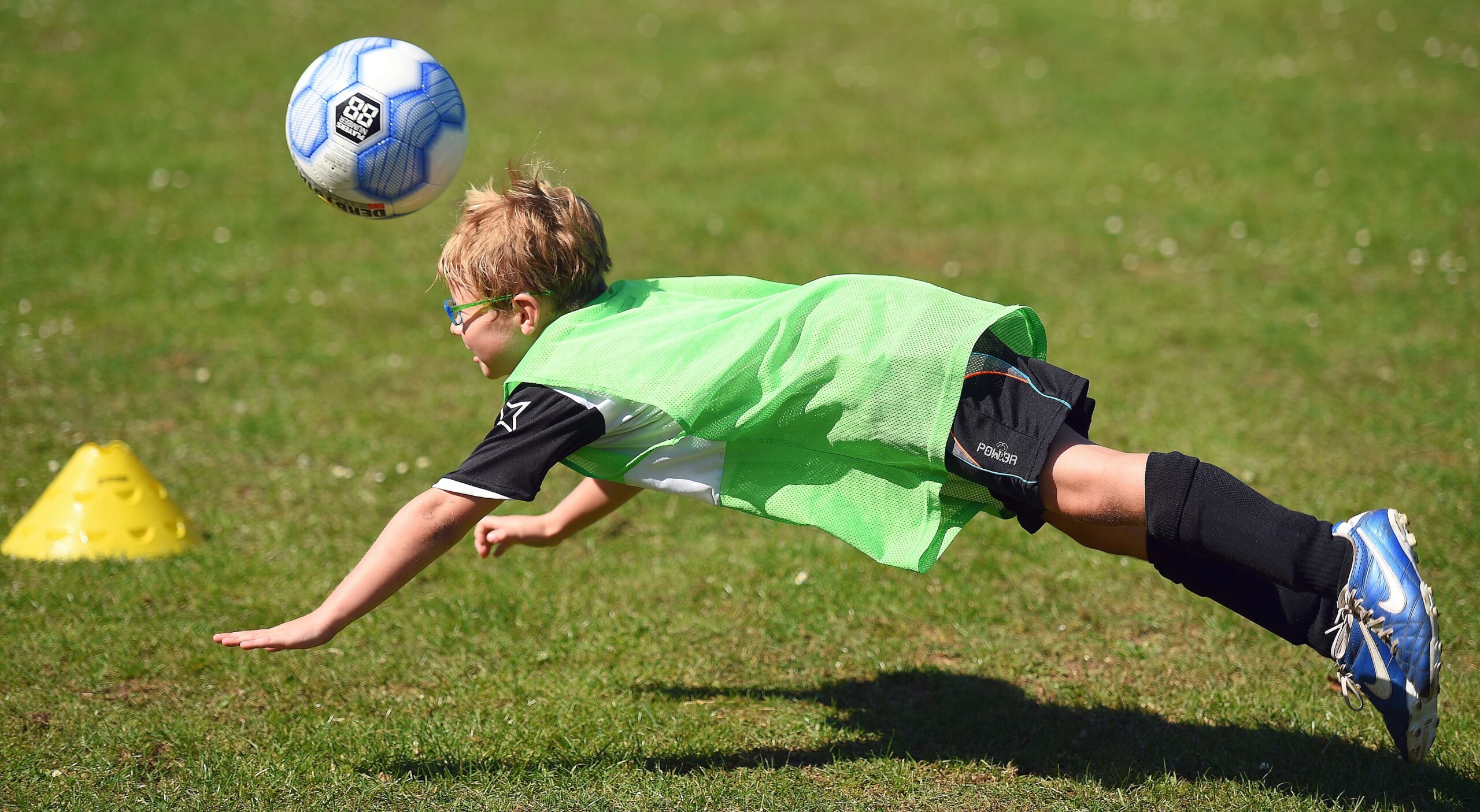 Fliegende Kopfballkünstler. (Foto: Sebastian Konopka)