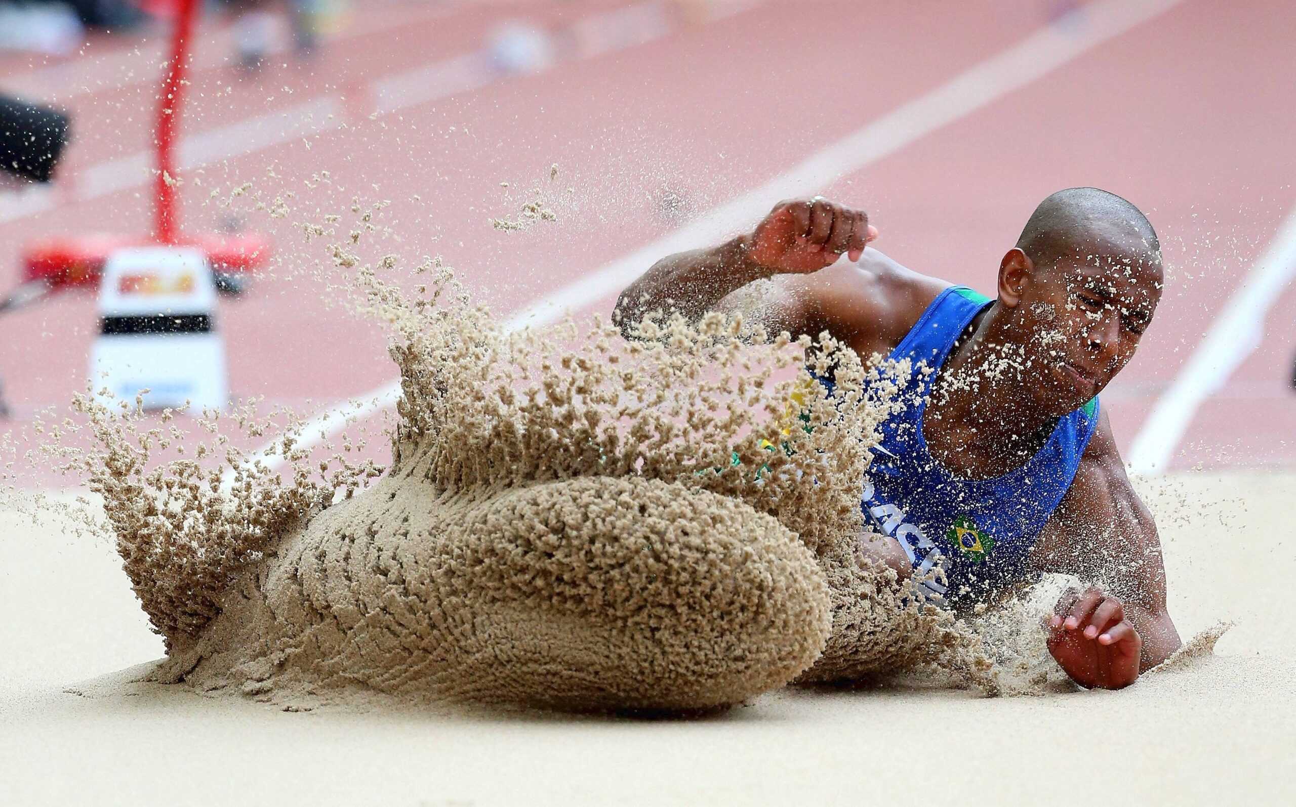 Bei der Leichtathletik-WM in Peking liefern die Sportler starke Leistungen und Emotionen. Für Deutschland holten unter anderem Kugelstoßerin Christina Schwanitz, ihr Kollege David Storl und Stabhochspringer Raphael Holzdeppe Medaillen. Alles überragender Star war 100-Meter-Weltmeister Usain Bolt.