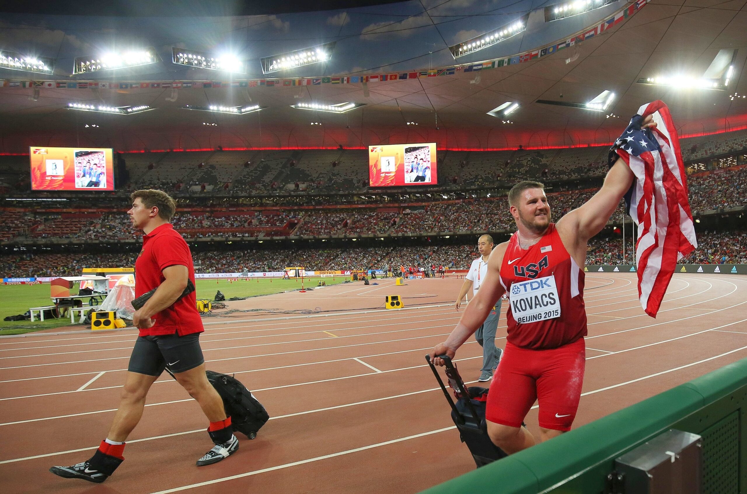 Bei der Leichtathletik-WM in Peking liefern die Sportler starke Leistungen und Emotionen. Für Deutschland holten unter anderem Kugelstoßerin Christina Schwanitz, ihr Kollege David Storl und Stabhochspringer Raphael Holzdeppe Medaillen. Alles überragender Star war 100-Meter-Weltmeister Usain Bolt.