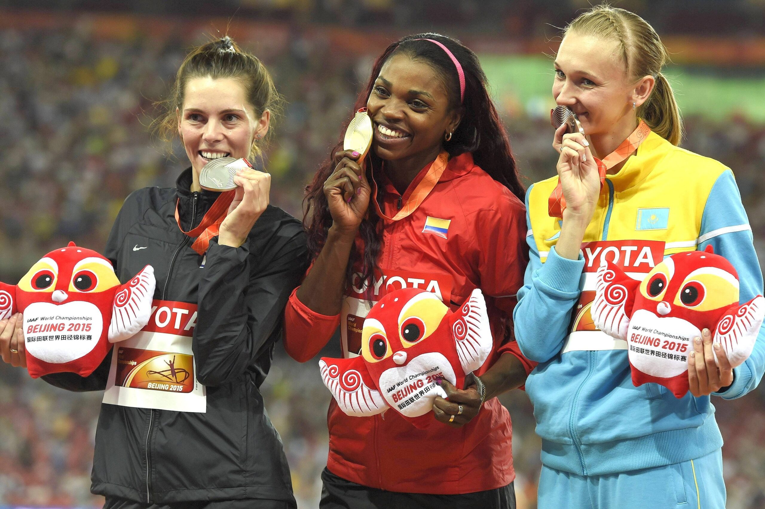 Bei der Leichtathletik-WM in Peking liefern die Sportler starke Leistungen und Emotionen. Für Deutschland holten unter anderem Kugelstoßerin Christina Schwanitz, ihr Kollege David Storl und Stabhochspringer Raphael Holzdeppe Medaillen. Alles überragender Star war 100-Meter-Weltmeister Usain Bolt.