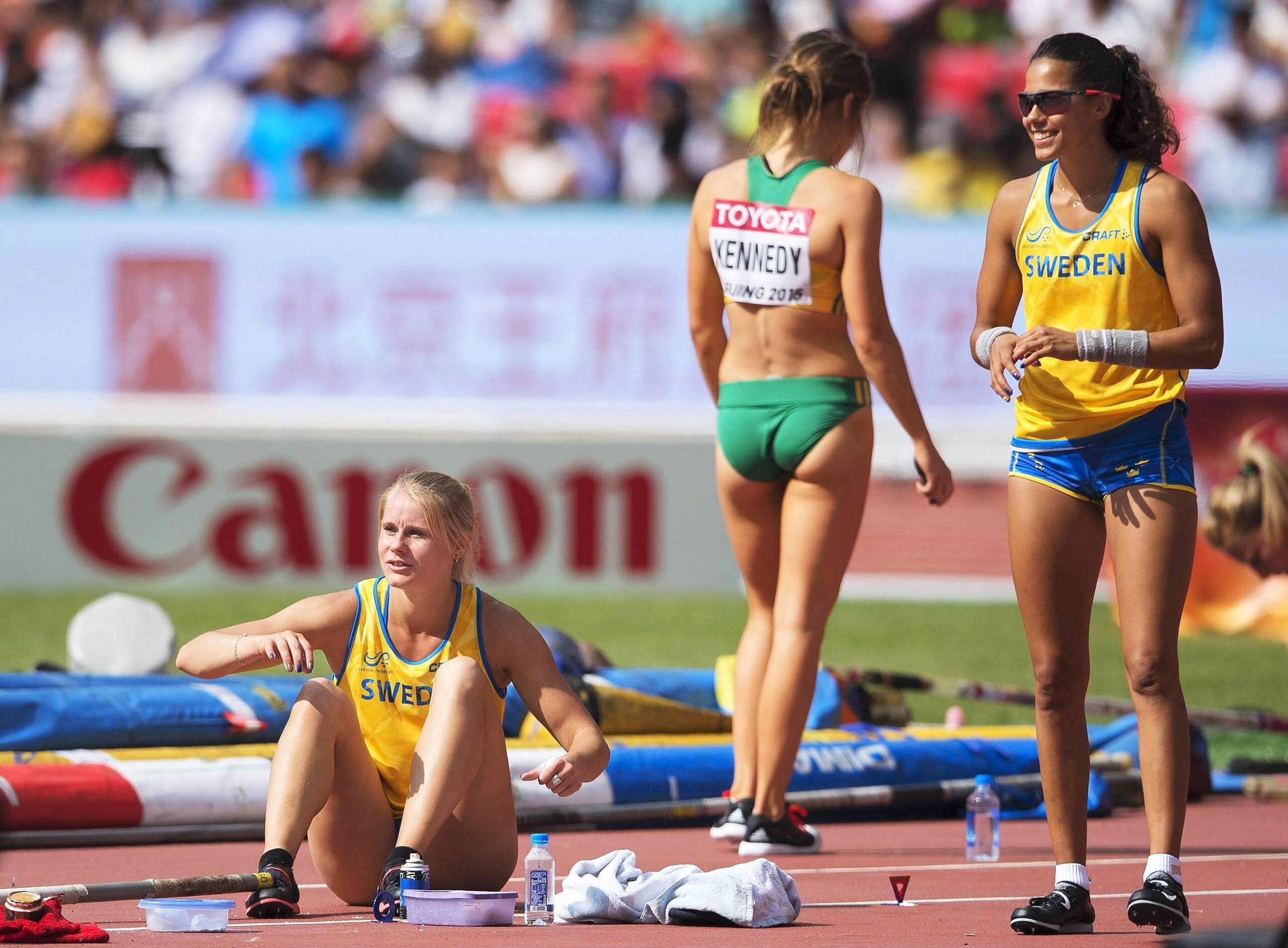 Bei der Leichtathletik-WM in Peking liefern die Sportler starke Leistungen und Emotionen. Für Deutschland holten unter anderem Kugelstoßerin Christina Schwanitz, ihr Kollege David Storl und Stabhochspringer Raphael Holzdeppe Medaillen. Alles überragender Star war 100-Meter-Weltmeister Usain Bolt.