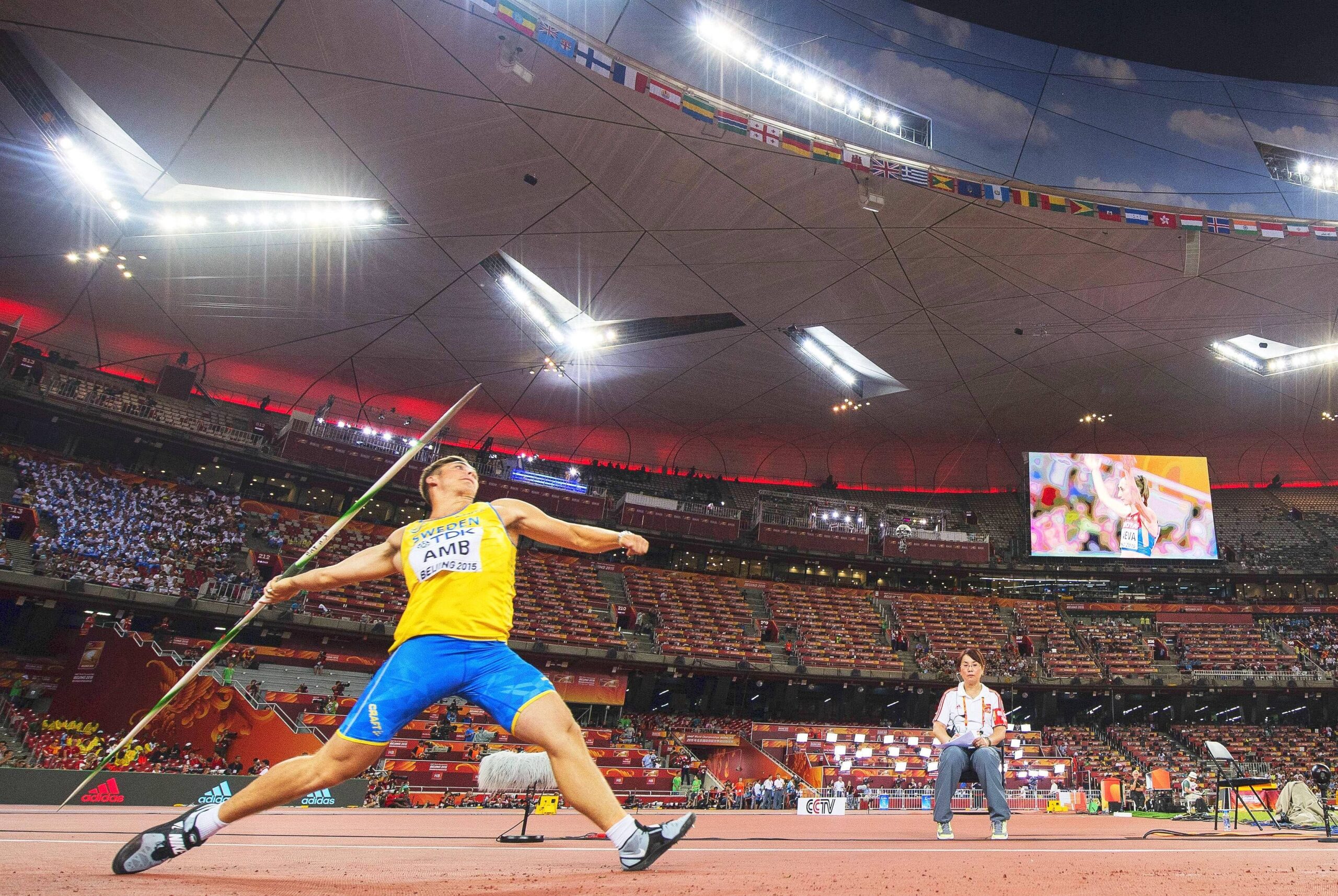 Bei der Leichtathletik-WM in Peking liefern die Sportler starke Leistungen und Emotionen. Für Deutschland holten unter anderem Kugelstoßerin Christina Schwanitz, ihr Kollege David Storl und Stabhochspringer Raphael Holzdeppe Medaillen. Alles überragender Star war 100-Meter-Weltmeister Usain Bolt.