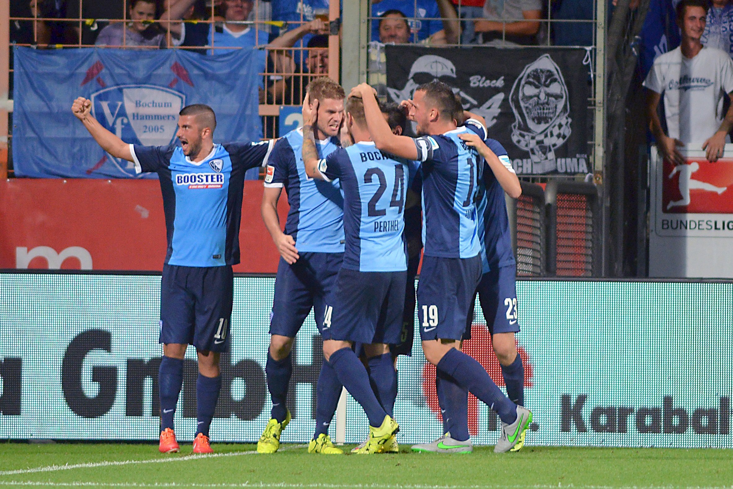 Der VfL Bochum besiegte 1860 München mit 1:0 und verteidigte die Tabellenführung.