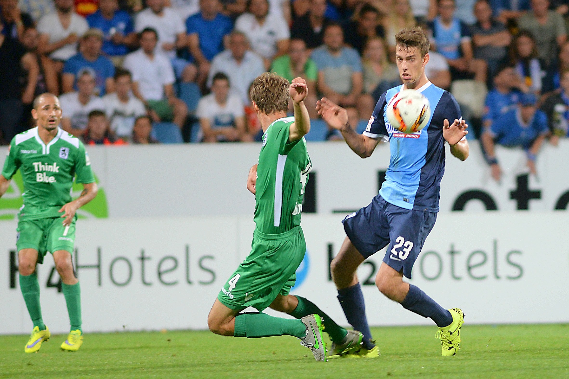 Der VfL Bochum besiegte 1860 München mit 1:0 und verteidigte die Tabellenführung.