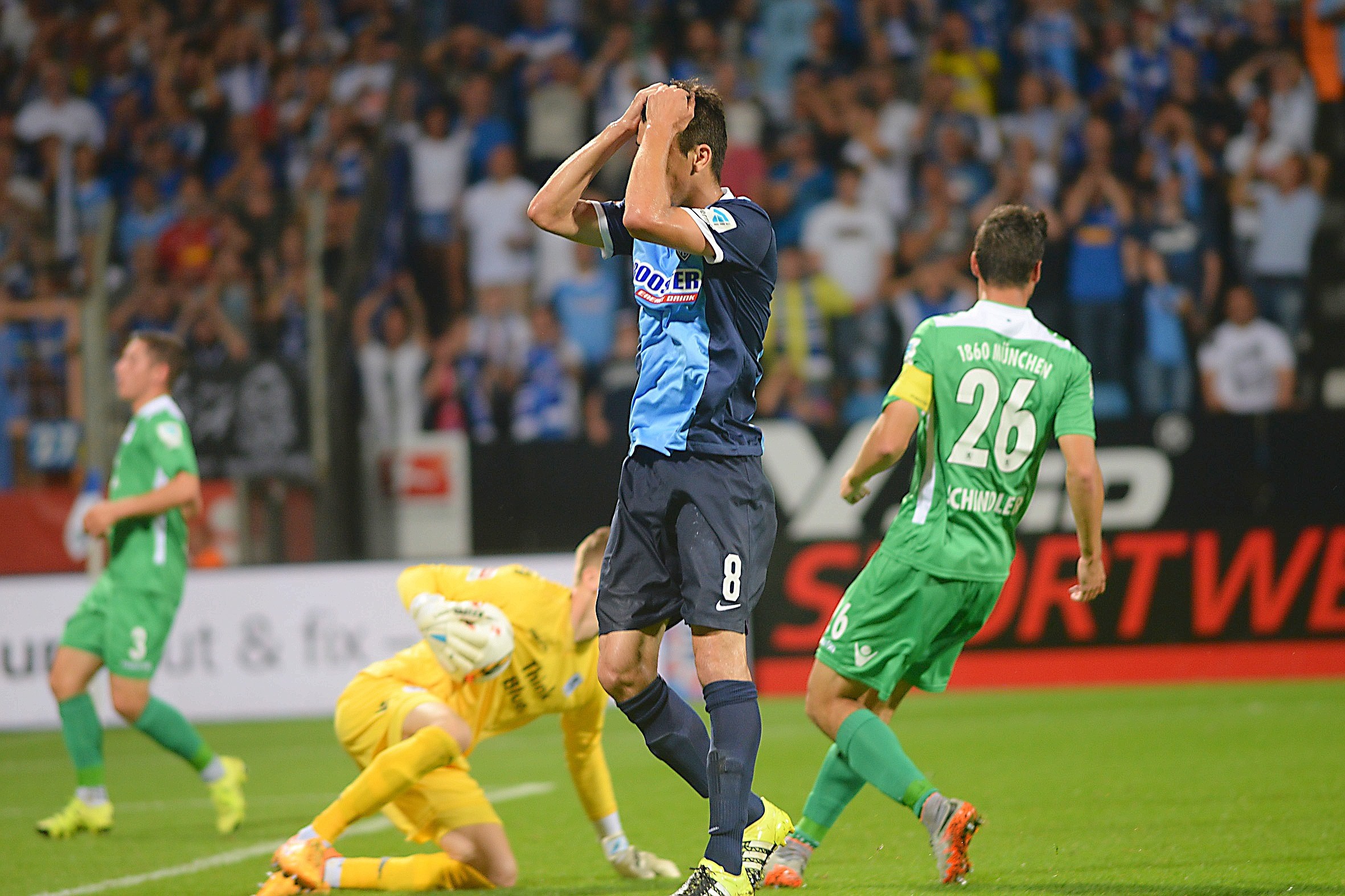 Der VfL Bochum besiegte 1860 München mit 1:0 und verteidigte die Tabellenführung.