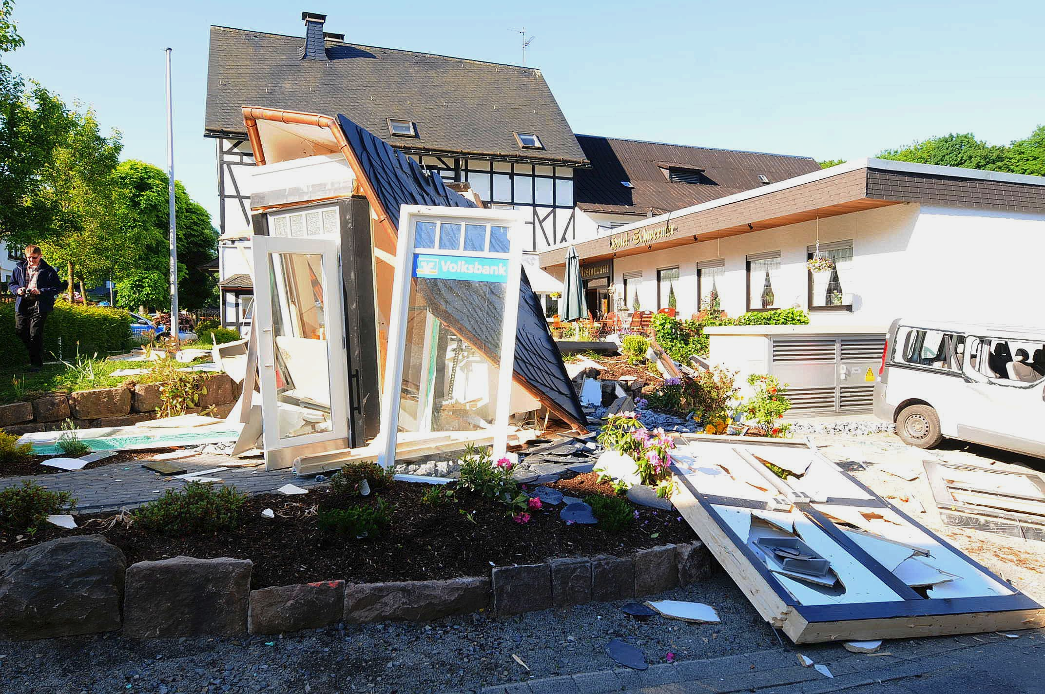 Die Täter (das LKA vermutet mehrere Banden) schlagen aber vor allem in NRW zu. Auch hier ist der Schaden jedesmal enorm, wie hier im...