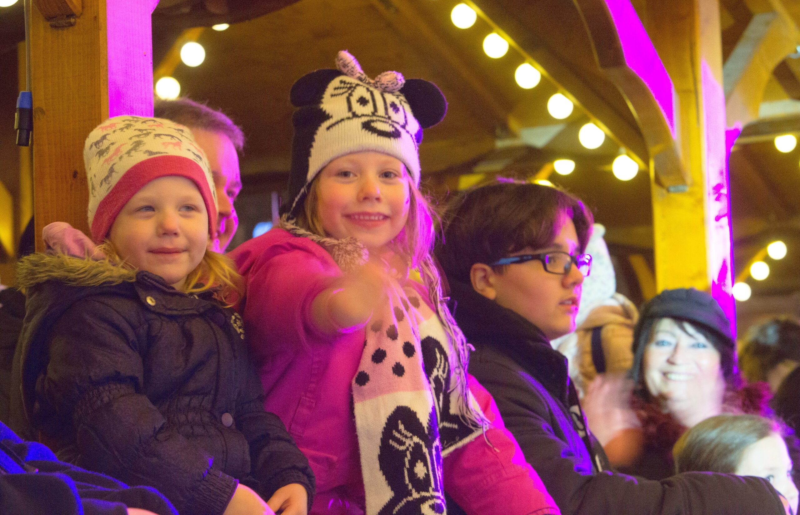 Eröffnungsfeier zu Essen on Ice , ice rink , Eröffnung der Eisbahn und der Schneerutsche auf dem Kennedyplatz in Essen , Foto:  Stefan Arend / Funke Foto Services