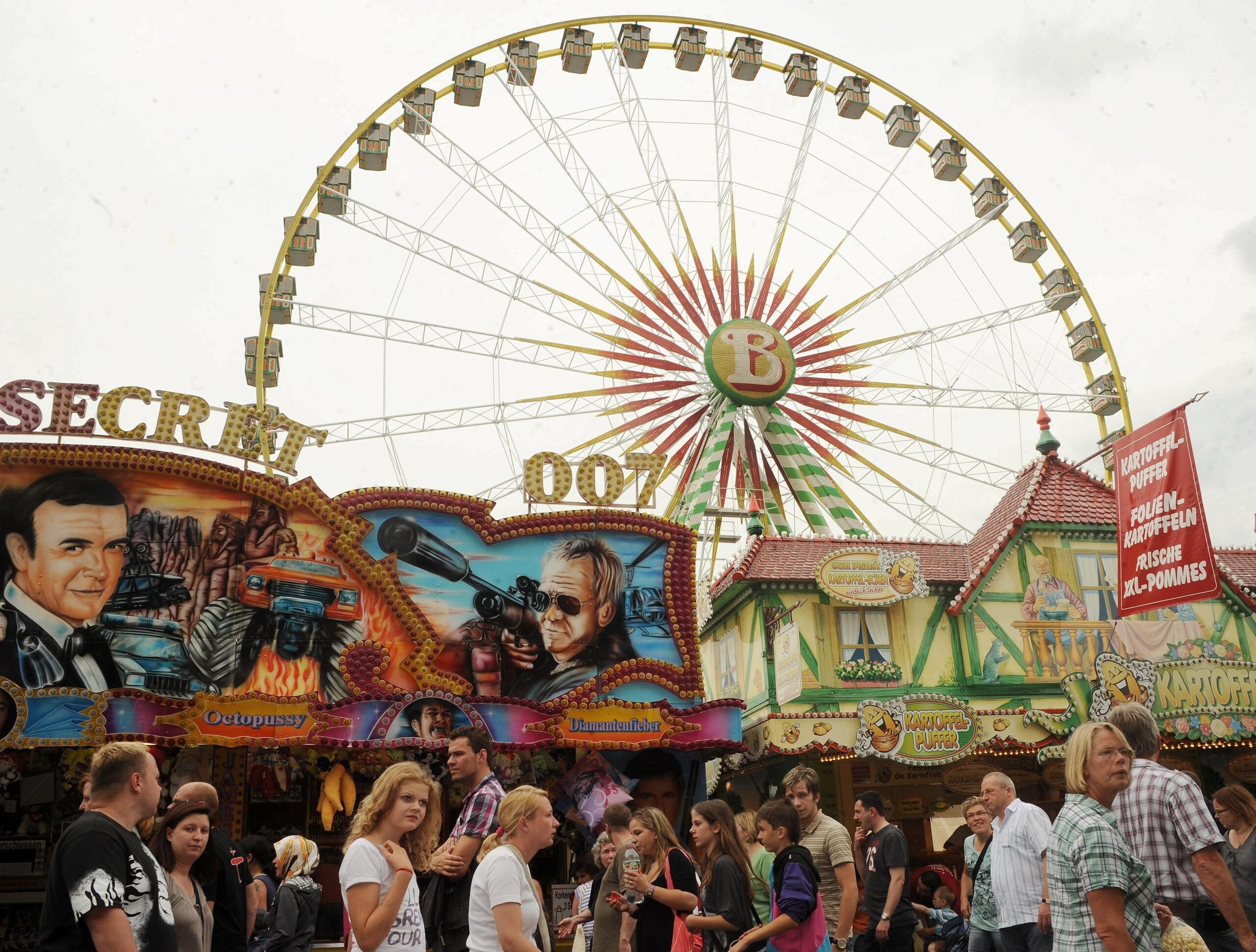 Crange steht Kopf. Bis zum 14. August lockt die 576. Cranger Kirmes zum großen Rummel.