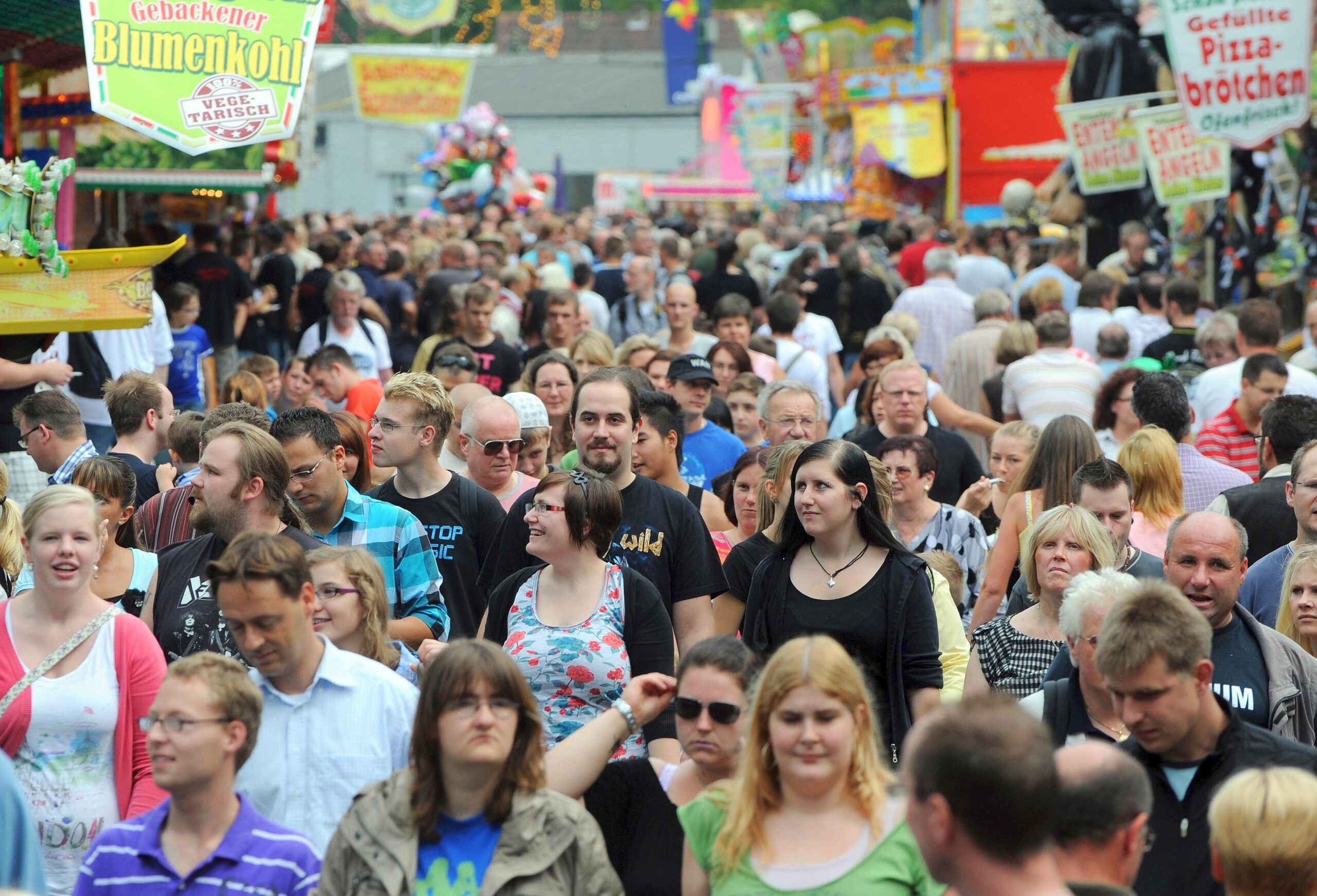 Crange steht Kopf. Bis zum 14. August lockt die 576. Cranger Kirmes zum großen Rummel.