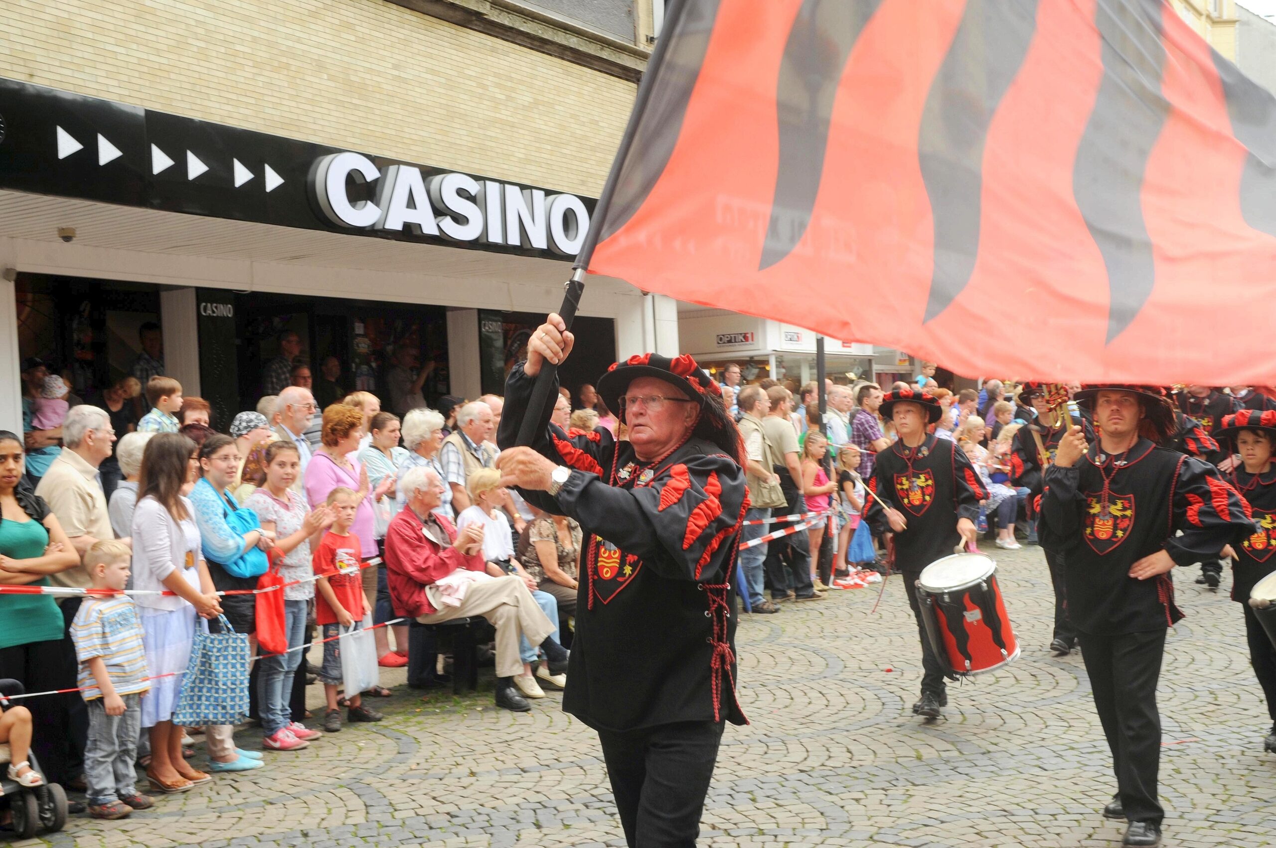 Crange steht Kopf. Bis zum 14. August lockt die 576. Cranger Kirmes zum großen Rummel.