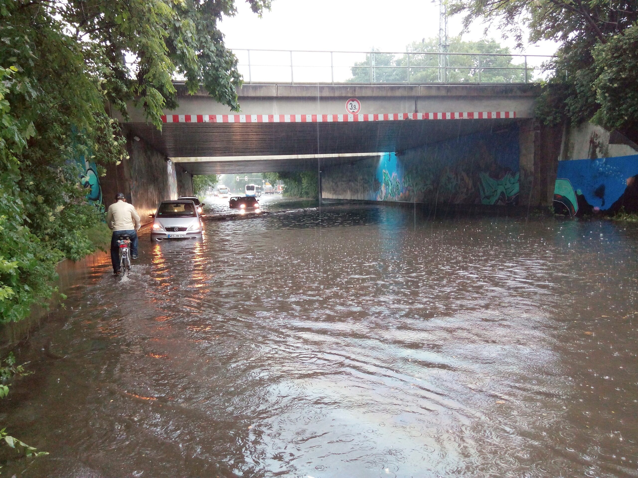 Zu den am stärksten vom Unwetter betroffenen Städten in der Region zählt Dinslaken im Kreis Wesel.