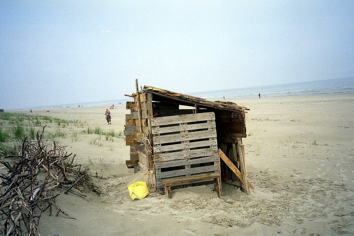 Dagmar Korosec aus Kamp-Lintfort: aufgenommen beim Sommerurlaub auf der schönen Nordseeinsel Langeoog. Tja, im Sommer ist auf den Inseln bei einem spontanen Besuch kaum noch ein Quartier zu finden. Da hab ich mich mal auf die Suche gemacht und noch eine Übernachtungsmöglichkeit aufgetrieben.  Ich sag nur: Es ist noch ein Zimmer frei.